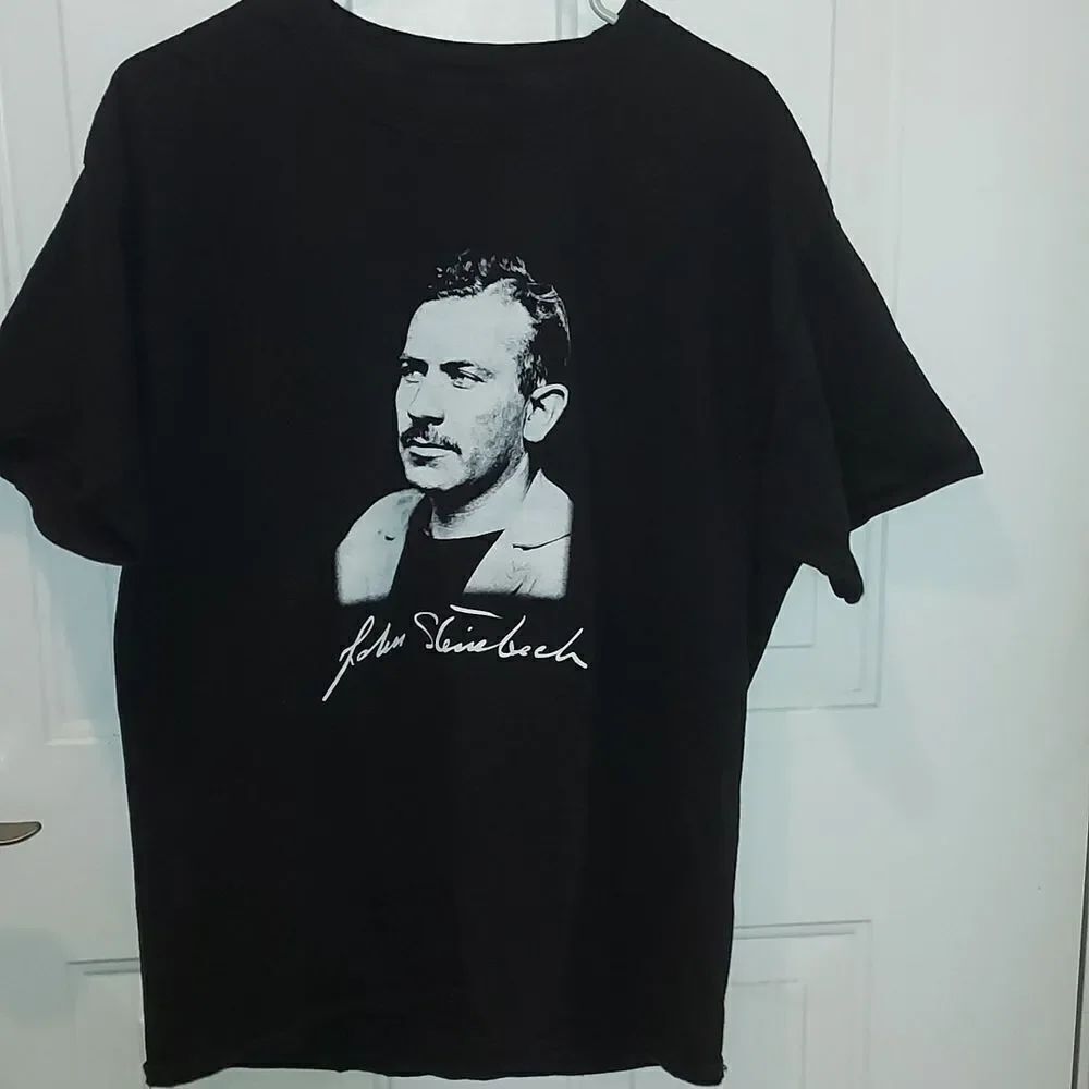 John Steinbeck T-shirt L